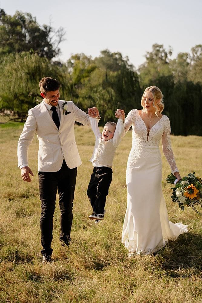 Wedding couple at Willowbank